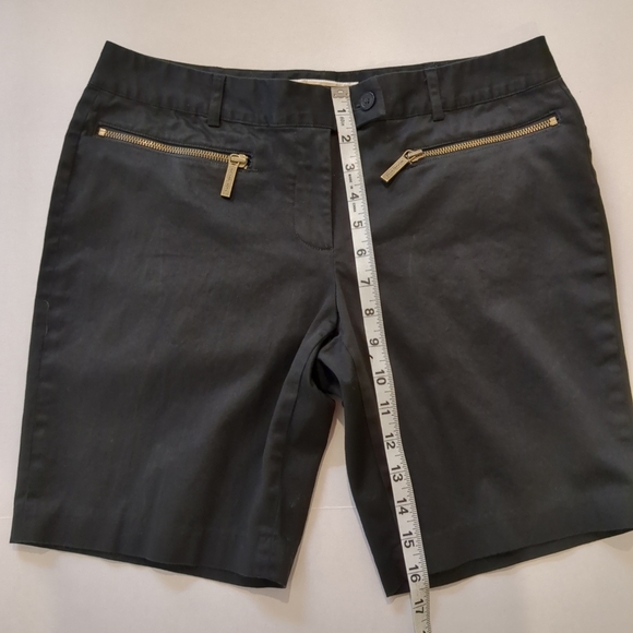 Michael Kors black Bermuda zipper pocket shorts , size 6 - Picture 2 of 7